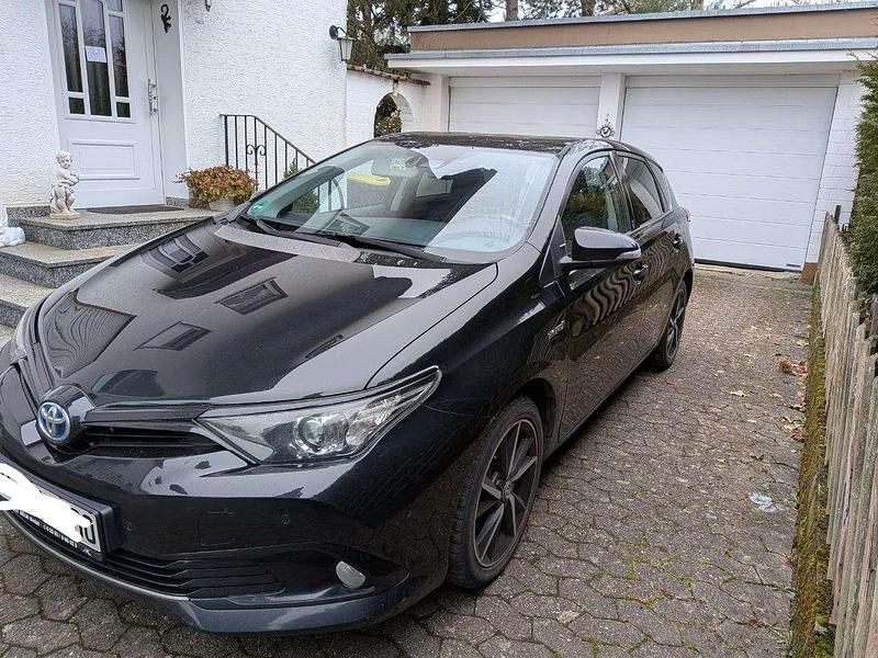 Gebraucht Toyota Auris Hybrid Comfort 99 PS (72 kW) 2018 Schwarz Limousine