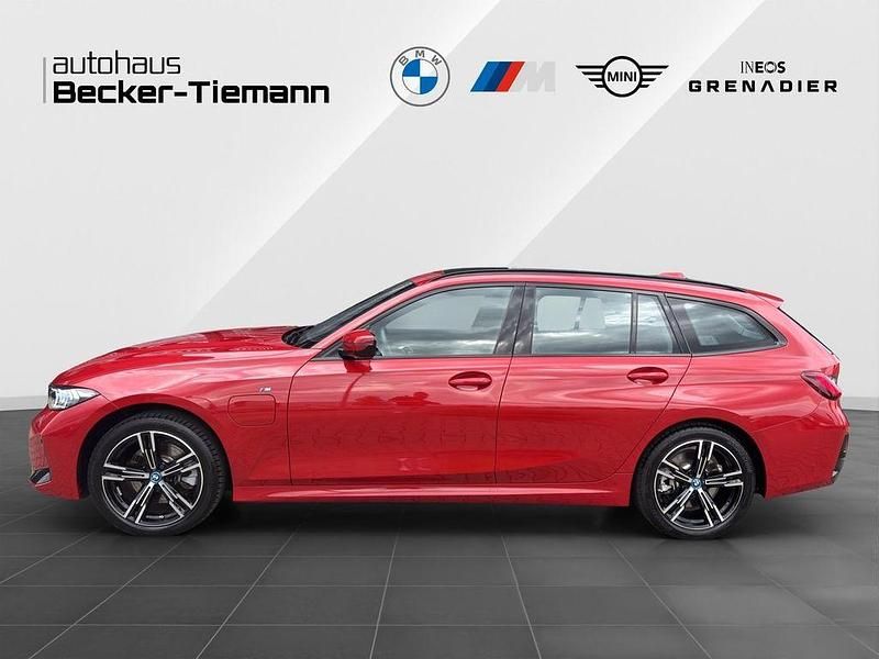 Gebraucht BMW 330e M Sport 184 PS (135 kW) 2024 Rot Kombi