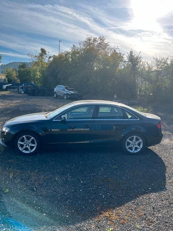 Schwarz Gebraucht 2011 Audi A4 Limousine | 4.900 € (Superpreis) - Bild 1/4