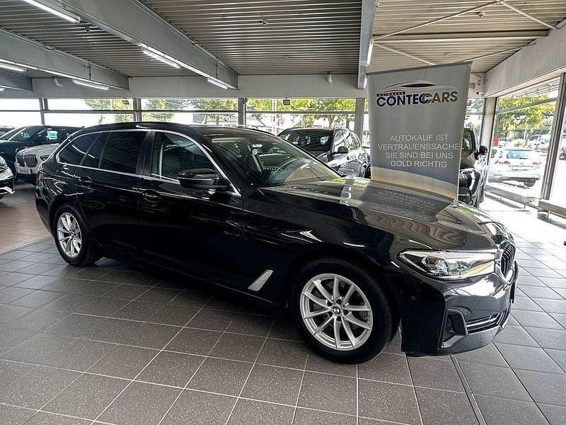 Schwarz Gebraucht 2023 BMW 520 Sport Line Kombi | 32.999 € (Guter Preis) - Bild 1/4