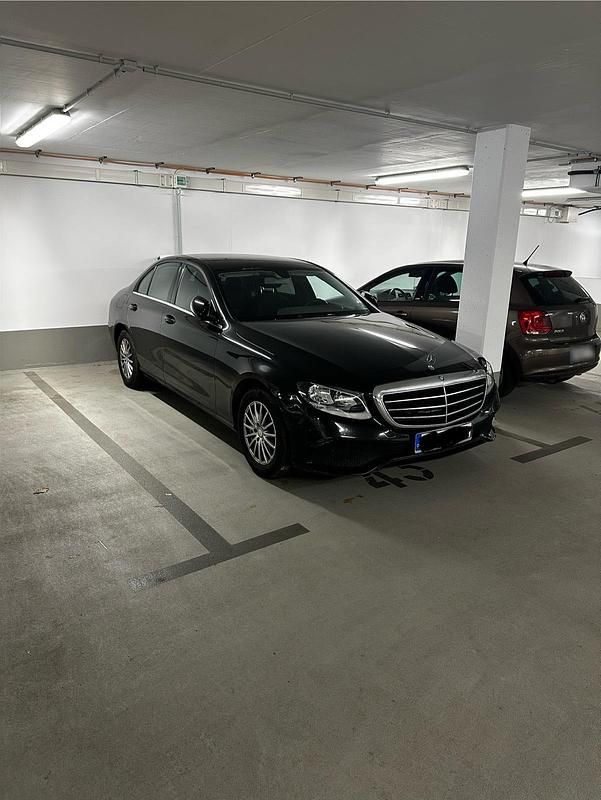 Usado Mercedes E220 194 HP (142 kW) 2016 Preto Sedan