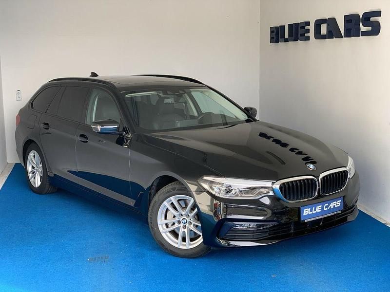Saphirschwarz (metallic) Gebraucht 2019 BMW 530 Sport Line Kombi | 31.900 € (Guter Preis) - Bild 1/4