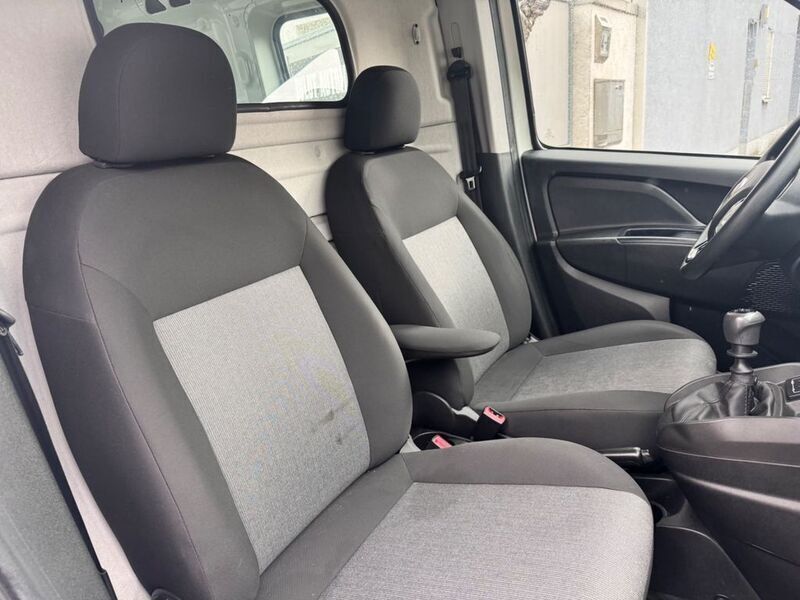 Gebraucht Fiat Doblò 120 PS (88 kW) 2018 Weiß Van / Kleinbus