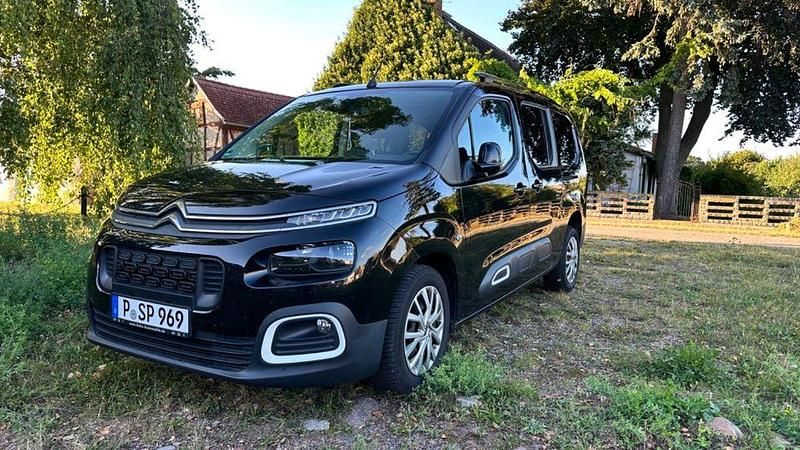 Schwarz Gebraucht 2019 Citroën Berlingo Feel Van / Kleinbus | 15.900 € (Etwas zu teuer) - Bild 1/4