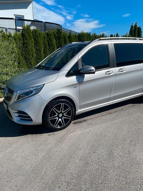 Silber Gebraucht 2017 Mercedes V250 AMG line Van / Kleinbus | 39.500 € (Superpreis) - Bild 1/4