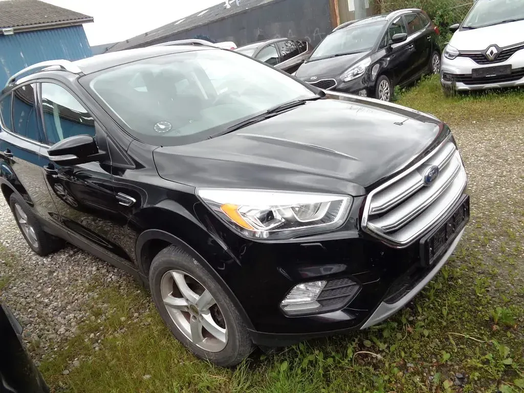 Gebraucht Ford Kuga Trend 120 PS (88 kW) 2017 Schwarz SUV