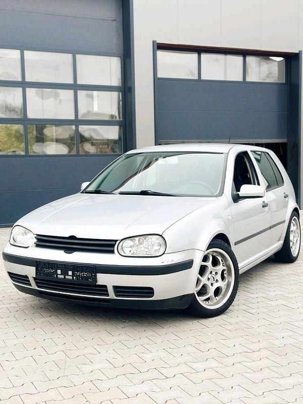 Silber Gebraucht 2001 VW Golf IV Sportline Limousine | 1.400 € (Fairer Preis) - Bild 1/4