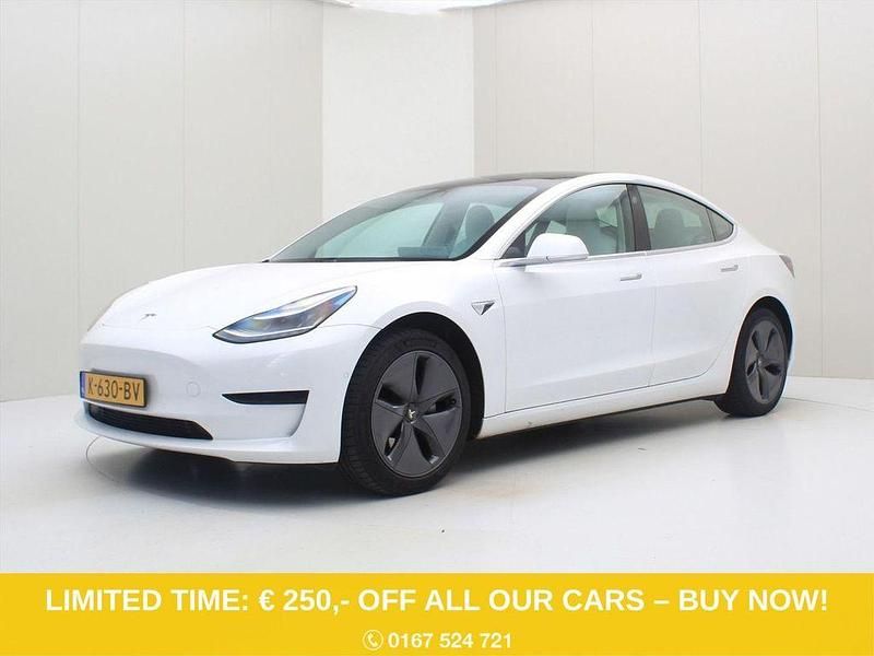 Weiß Gebraucht 2020 Tesla Model 3 Standard Range Limousine | 19.400 € (Fairer Preis) - Bild 1/4