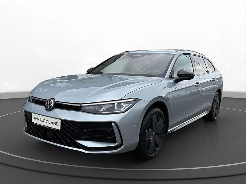 Gebraucht VW Passat Style 272 PS (200 kW) 2025 Silber Kombi