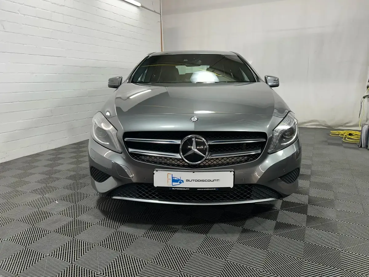 Gebraucht Mercedes A180 Style 122 PS (89 kW) 2013 Mountaingrau  met. Kleinwagen