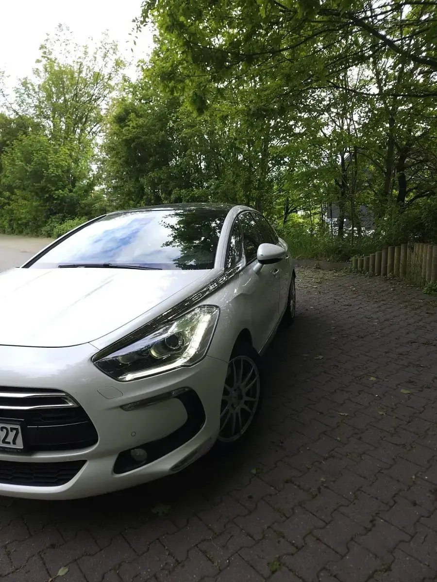 Gebraucht Citroën DS5 163 PS (119 kW) 2014 Weiß Kleinwagen