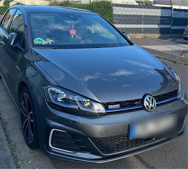 Grau Gebraucht 2020 VW Golf VII GTE Kleinwagen | 25.000 € (Teuer) - Bild 1/3