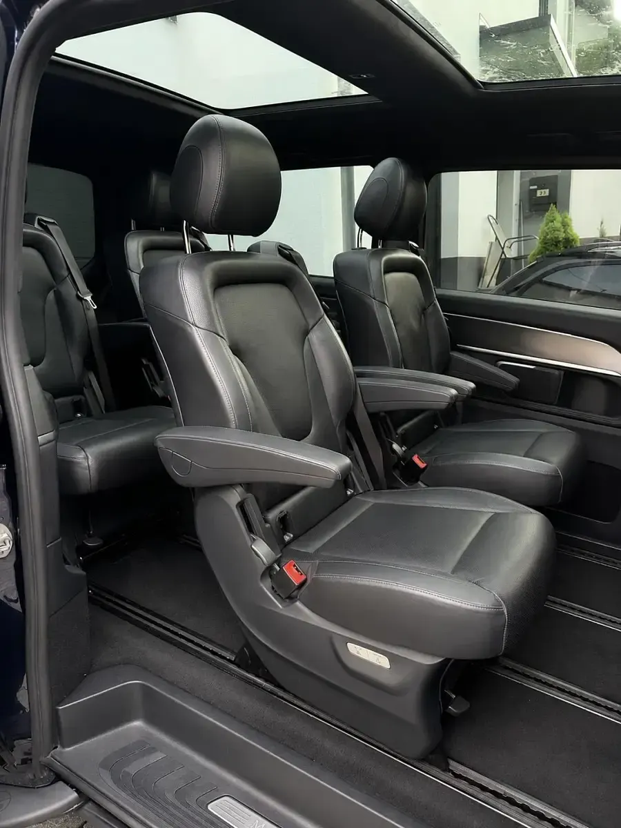 Gebraucht Mercedes 250 Exclusive 233 PS (171 kW) 2017 Blau Van / Kleinbus