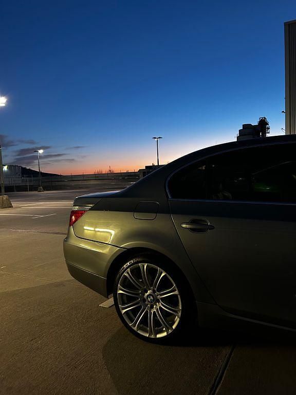 Gebraucht BMW 525 Sport Line 218 PS (160 kW) 2007 Grau Limousine