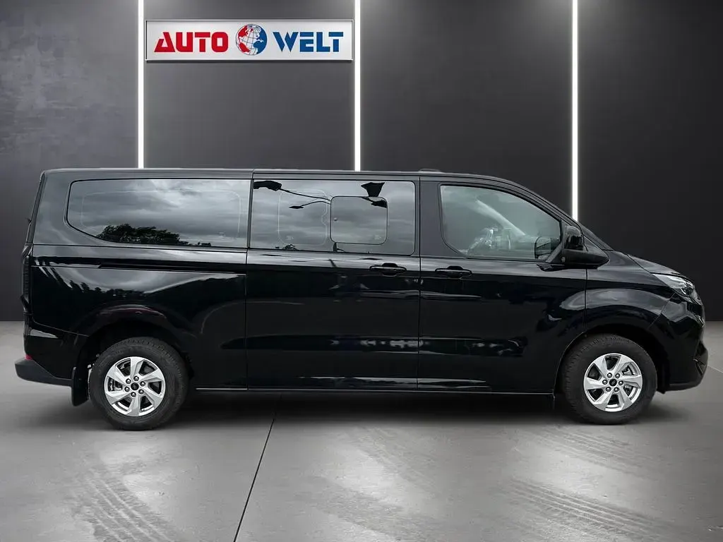 Gebraucht Ford Tourneo 136 PS (100 kW) 2025 Schwarz Van / Kleinbus