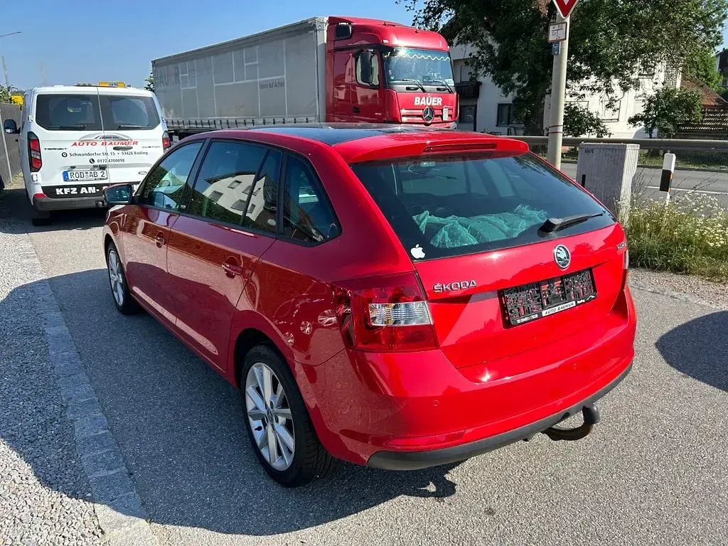 Gebraucht Skoda Rapid Joy 90 PS (66 kW) 2016 Rot Kleinwagen