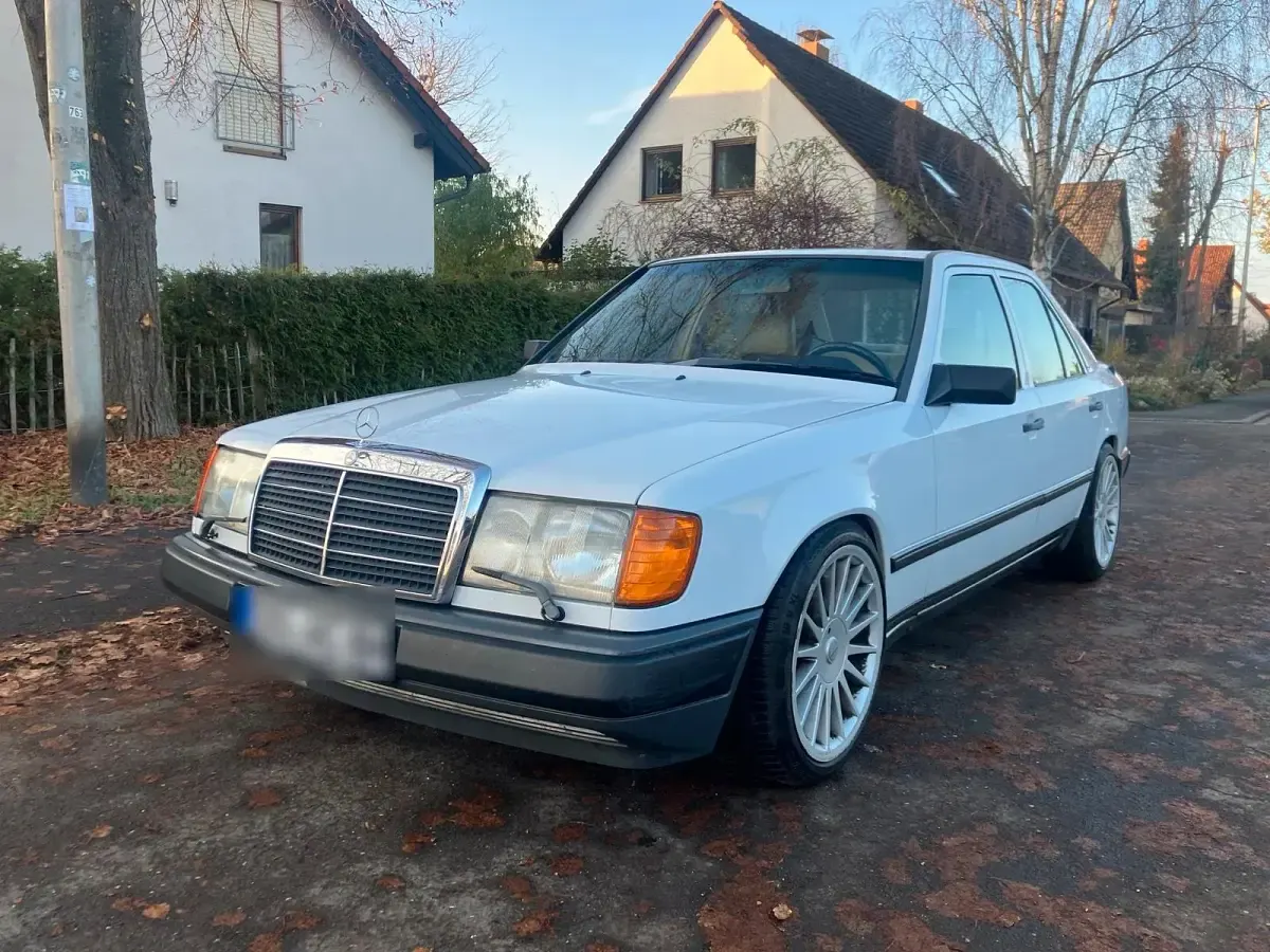 Gebraucht Mercedes E230 132 PS (97 kW) 1989 Weiß Limousine