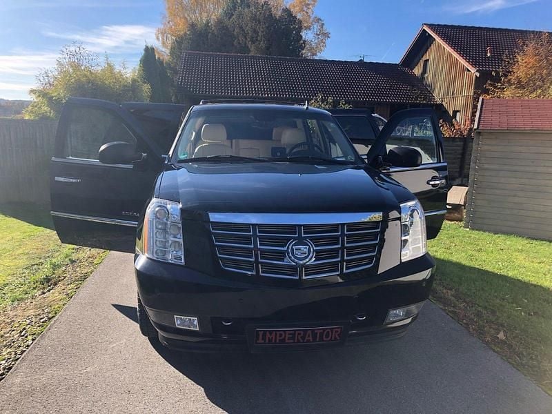 Schwarz Gebraucht 2009 Cadillac Escalade SUV | 16.250 € - Bild 1/4