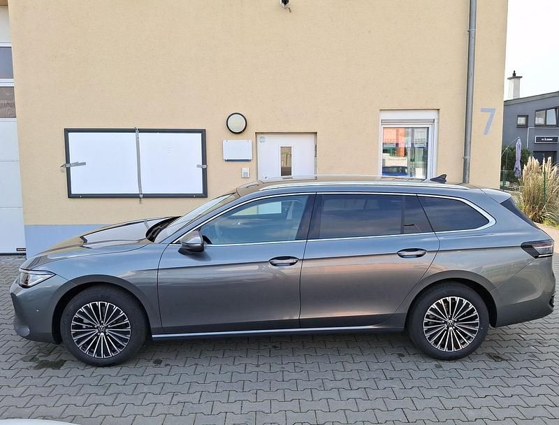Neu VW Passat Style 265 PS (194 kW) 2025 Dark grey metallic Kombi