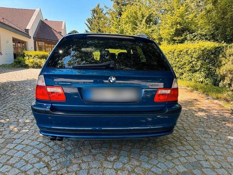 Gebraucht BMW 330 Basis 231 PS (169 kW) 2001 Blau Kombi