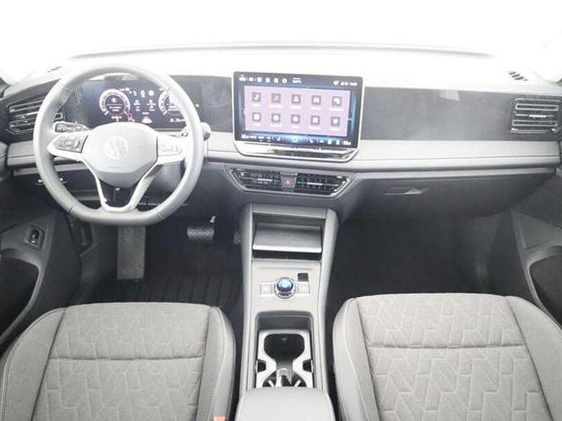 Neu VW Tiguan Life 150 PS (110 kW) 2025 Nightshade blue metallic SUV