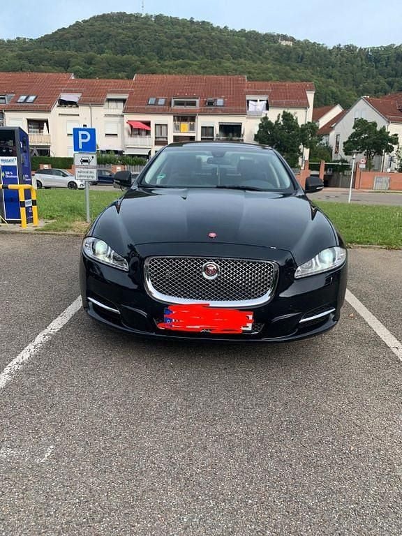 Schwarz Gebraucht 2011 Jaguar XJ Luxury Limousine | 13.499 € (Fairer Preis) - Bild 1/4