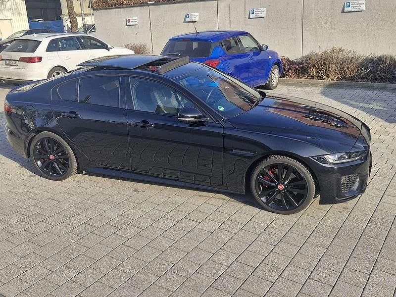 Gebraucht Jaguar XE R-Dynamic 250 PS (183 kW) 2023 Schwarz Limousine