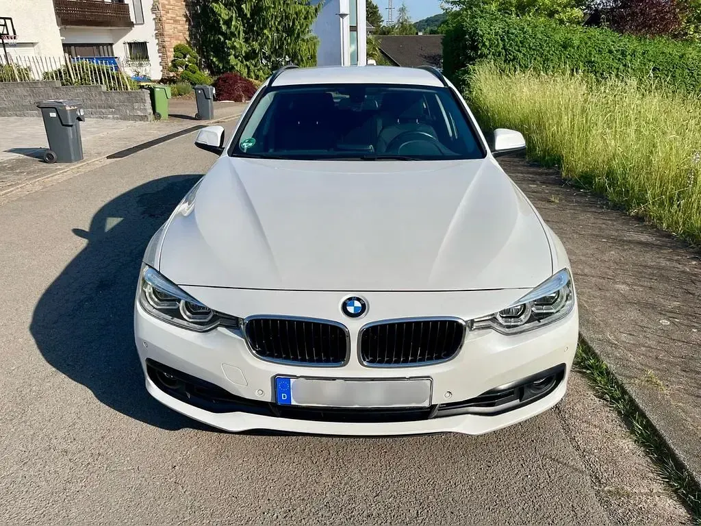 Gebraucht BMW 320 Advantage 184 PS (135 kW) 2018 Weiß Kombi