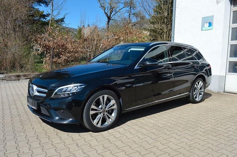 Gebraucht Mercedes C300e 194 PS (142 kW) 2019 Schwarz Limousine