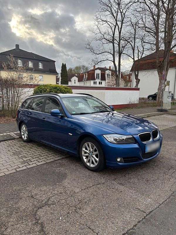 Gebraucht BMW 320 184 PS (135 kW) 2010 Blau Kombi