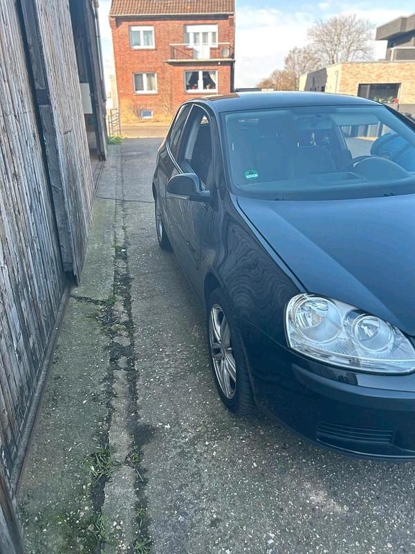 Gebraucht VW Golf V 75 PS (55 kW) 2004 Schwarz Kleinwagen