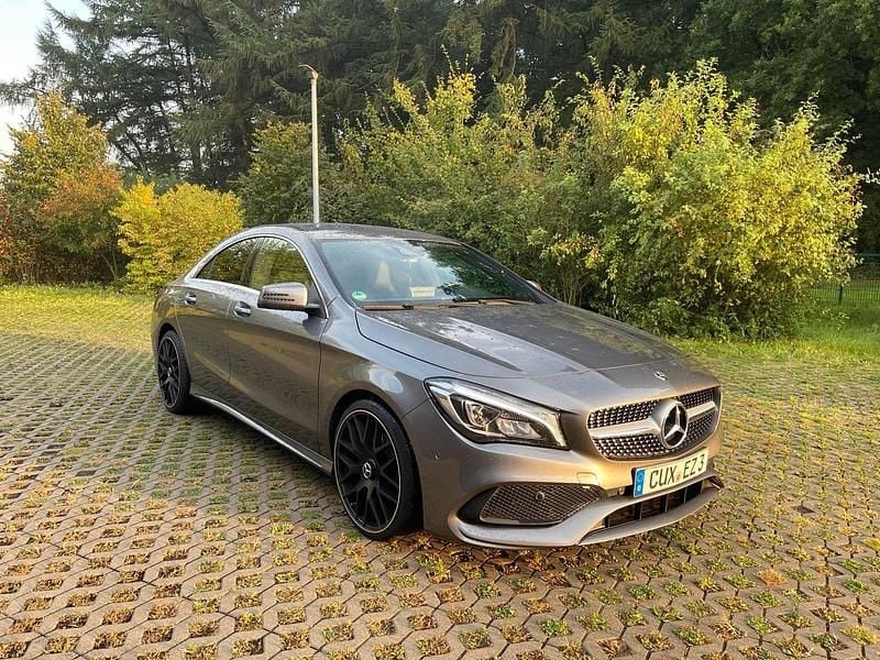 Grau Gebraucht 2018 Mercedes CLA180 AMG line Limousine | 17.500 € (Guter Preis) - Bild 1/4