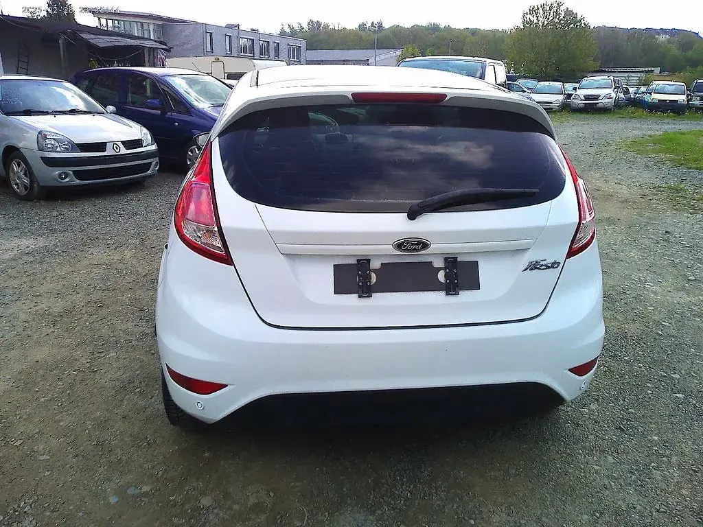 Second-hand Ford Fiesta 80 CP (58 kW) 2015 Alb Hatchback