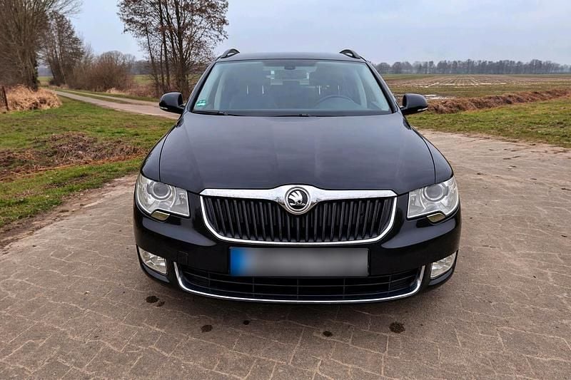 Gebraucht Skoda Superb 140 PS (102 kW) 2013 Schwarz Kombi