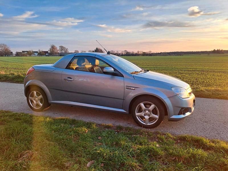 Blau Gebraucht 2006 Opel Tigra Cabrio | 1.900 € (Fairer Preis) - Bild 1/4