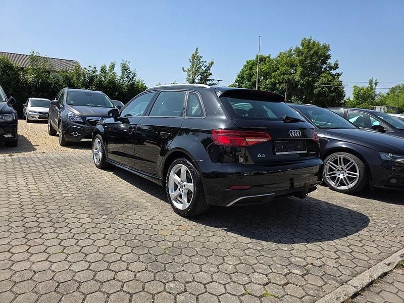 Gebraucht Audi A3 Sportback e-tron Sport 150 PS (110 kW) 2018 Schwarz Kleinwagen