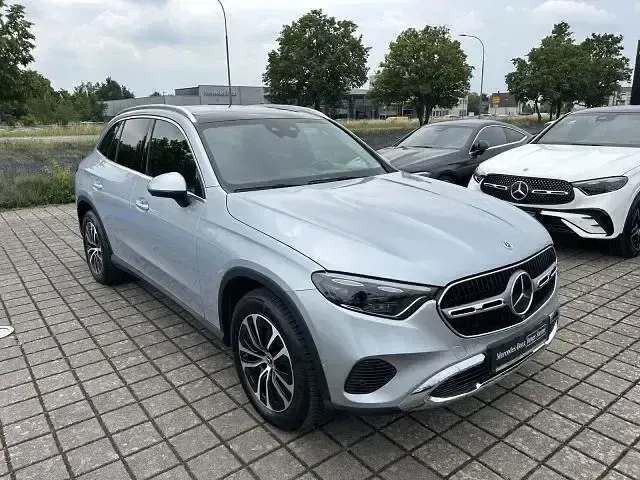 Gebraucht Mercedes GLC220 Avantgarde 197 PS (144 kW) 2023 Silber SUV