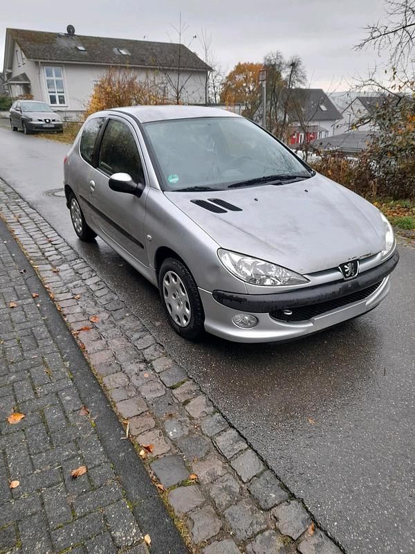 Silber Gebraucht 2006 Peugeot 206 Kleinwagen | 1.500 € (Fairer Preis) - Bild 1/4