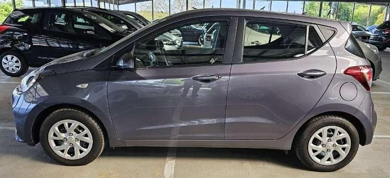 Gebraucht Hyundai i10 Classic 67 PS (49 kW) 2018 Grau Kleinwagen