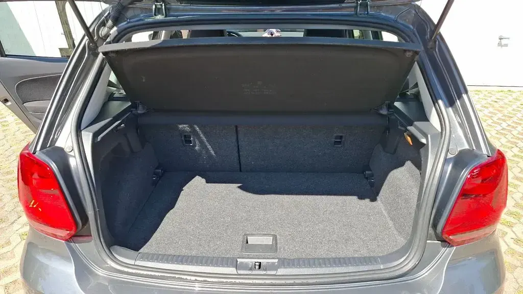 Gebraucht VW Polo Comfortline 90 PS (66 kW) 2015 Grau Limousine