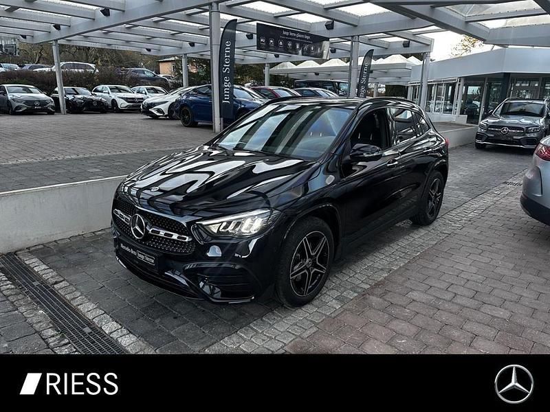 Metalliclack kosmosschwarz Gebraucht 2025 Mercedes GLA200 AMG SUV | 42.440 € (Teuer) - Bild 1/4