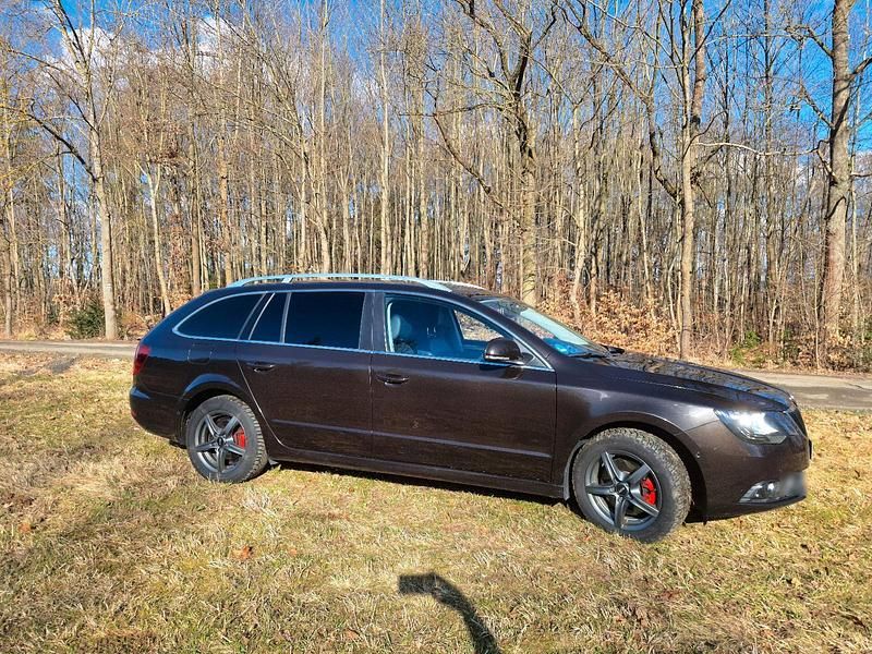 Gebraucht Skoda Superb 170 PS (125 kW) 2015 Braun Kombi