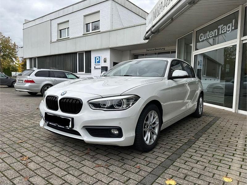Weiß Gebraucht 2015 BMW 116 Advantage Kleinwagen | 14.995 € (Teuer) - Bild 1/4