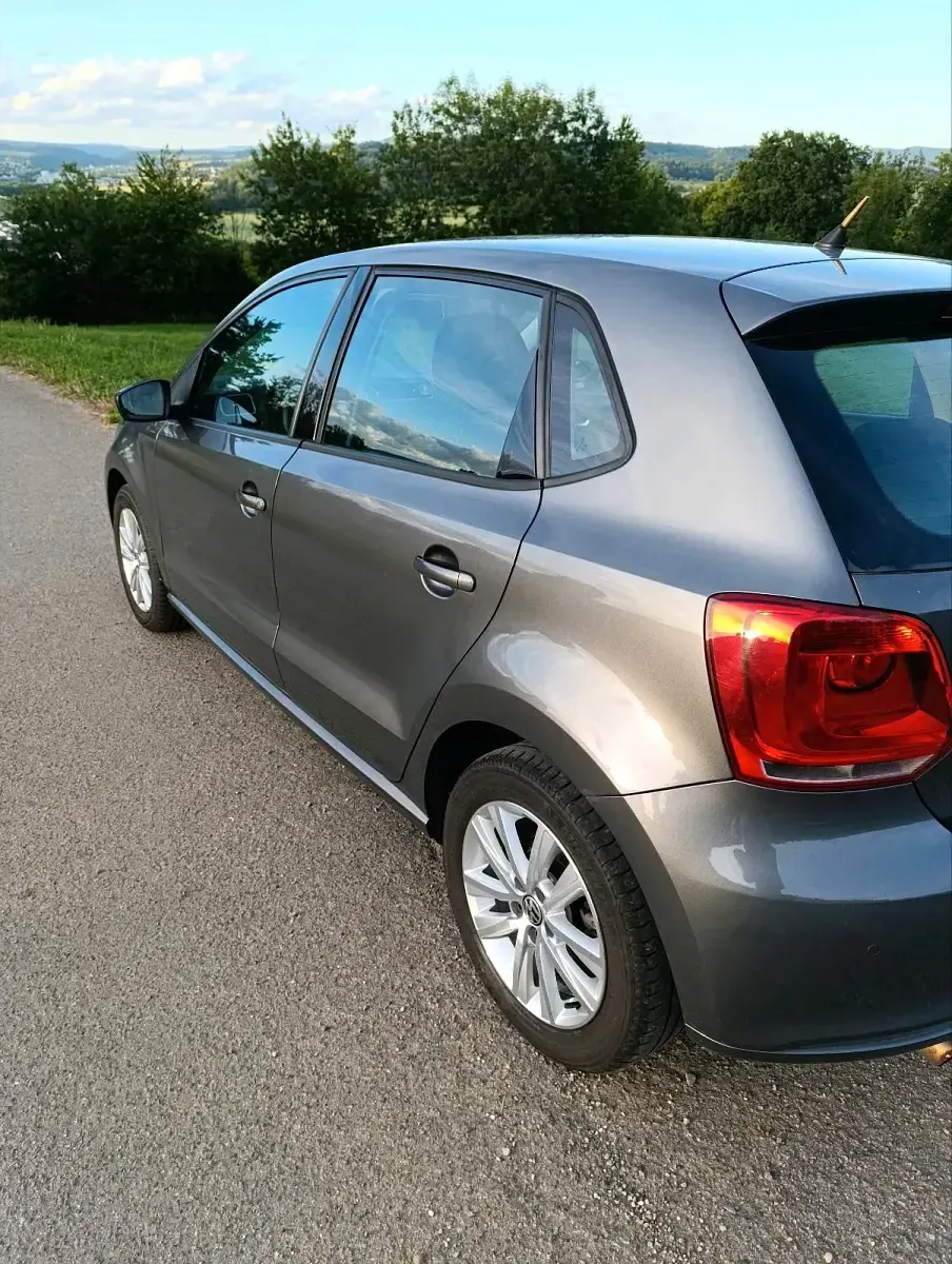 Gebraucht VW Polo 90 PS (66 kW) 2010 Grau Kleinwagen