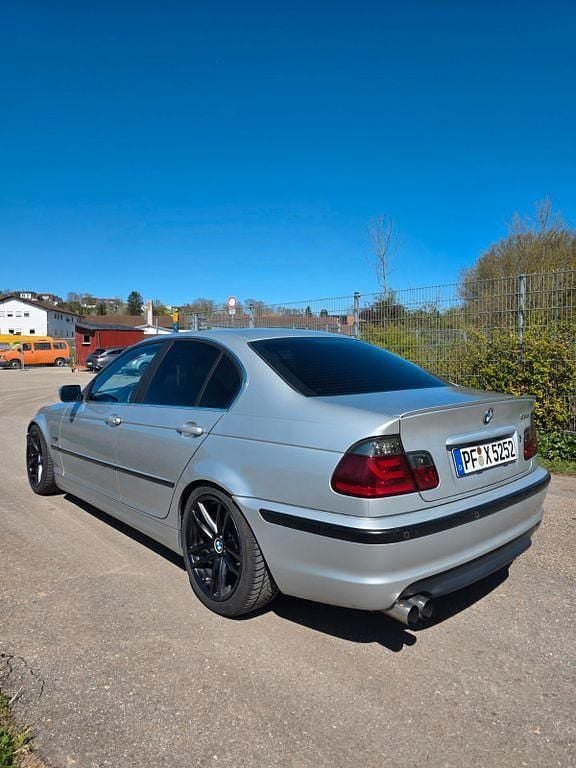 Second-hand BMW 325 Performance 192 CP (141 kW) 2000 Argintiu Berlinǎ