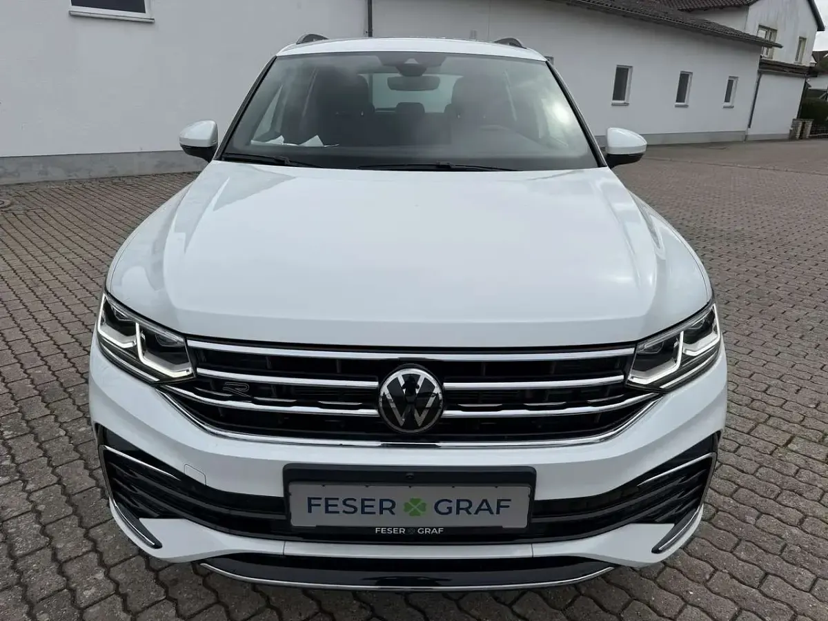 Gebraucht VW Tiguan R-line 150 PS (110 kW) 2024 Pure white SUV