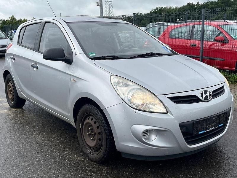 Silber Gebraucht 2009 Hyundai i20 Classic Limousine | 1.999 € (Guter Preis) - Bild 1/4