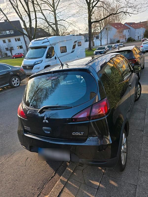 Gebraucht Mitsubishi Colt 75 PS (55 kW) 2011 Schwarz Kleinwagen