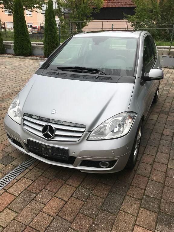 Silber Gebraucht 2008 Mercedes A180 Avantgarde Limousine | 1.750 € (Superpreis) - Bild 1/4