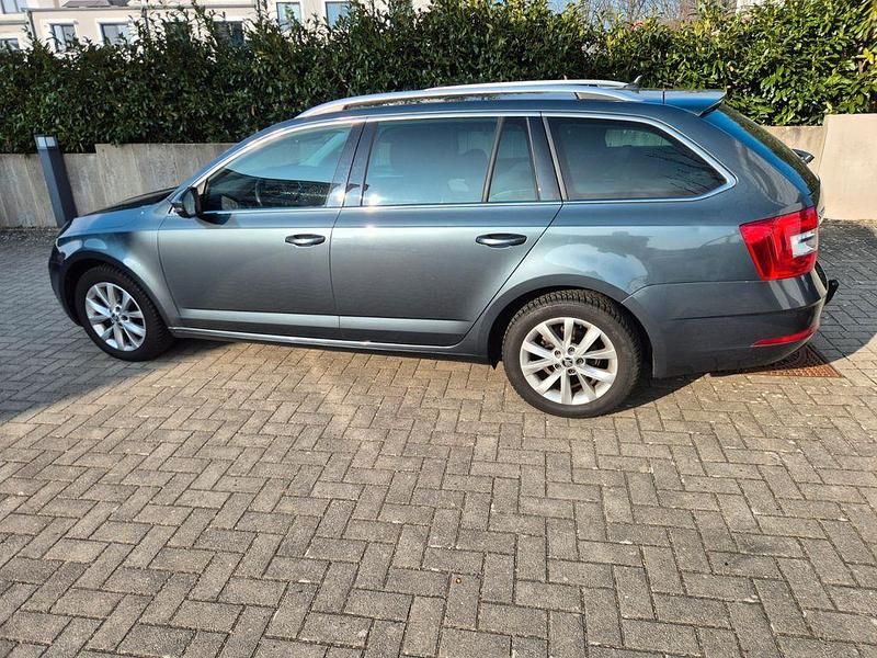 Gebraucht Skoda Octavia Style 116 PS (85 kW) 2018 Grau Kombi